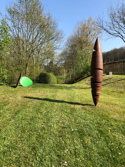 13.Sculpture-acier-corten-hauteur-3-metres-Felix-Valdelievre-2018-Galerie-Beukenhof-Sculptour-2019